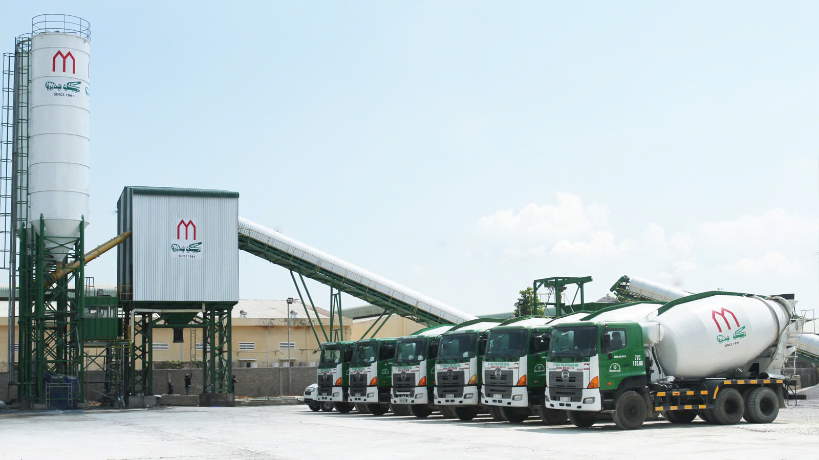 Bê tông thương phẩm được sản xuất và kiểm soát tại trạm trộn trước khi xuất xưởng